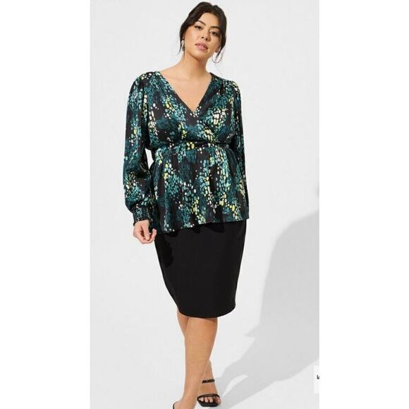 Torrid Satin Surplice Tie Cut Out Back Long Sleeve Blouse (Size  3) - Picture 1 of 6